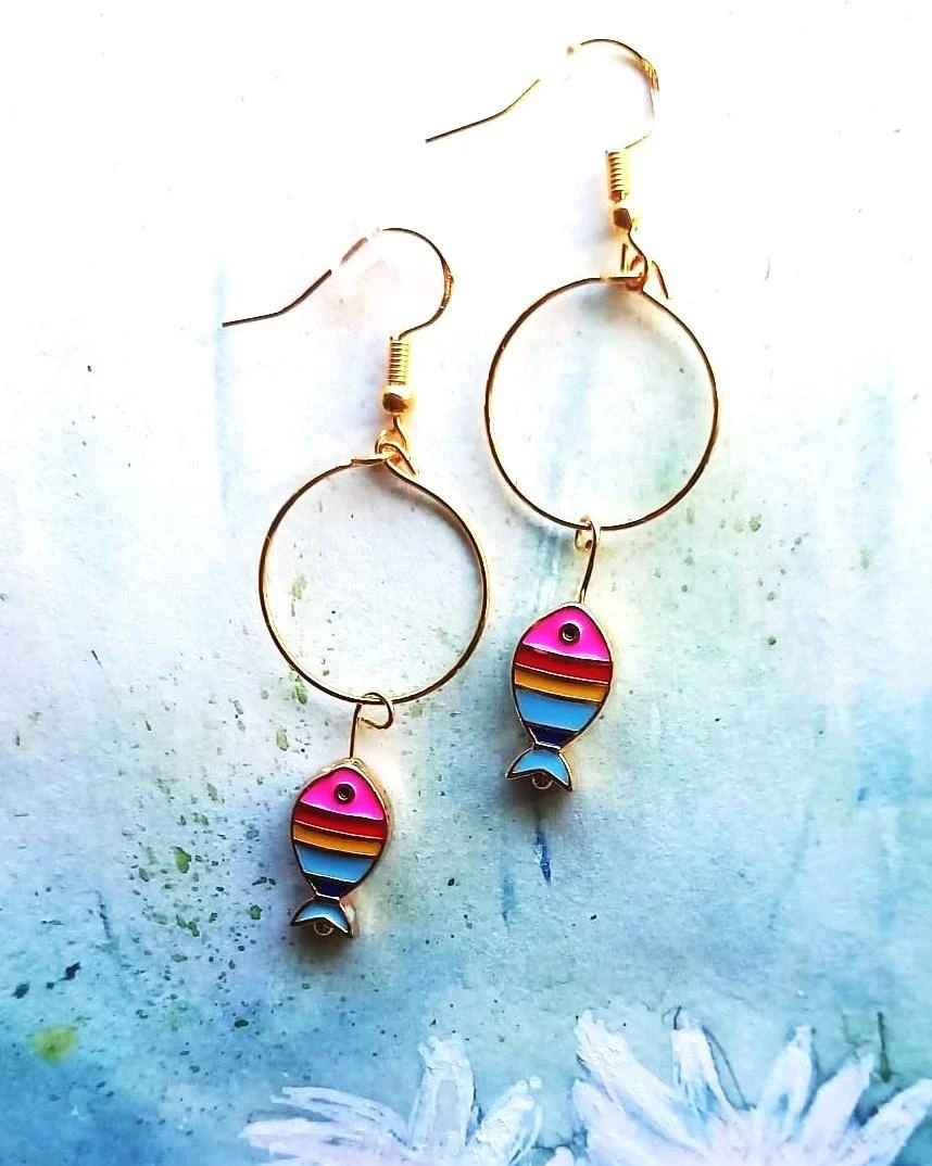 Boucles créoles poissons colorés pendantes création
